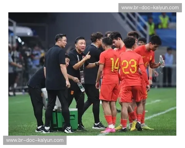 亚洲杯烽烟再起：韩国队与阿联酋队狭路相逢，谁能问鼎荣耀？